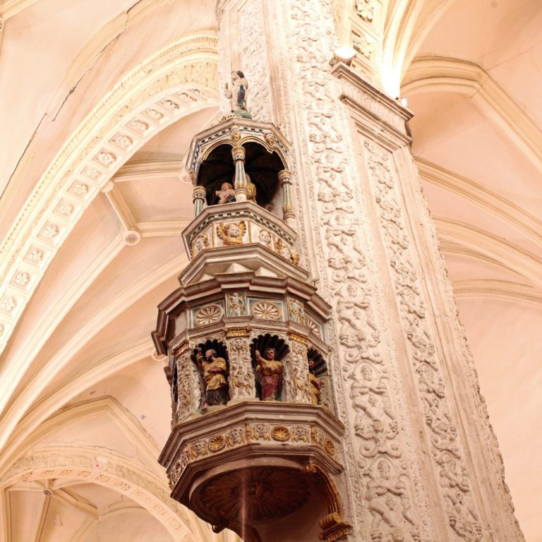 Púlpito de la Iglesia de Santo Domingo de Silos de Pinto
